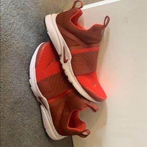 Red nike prestos